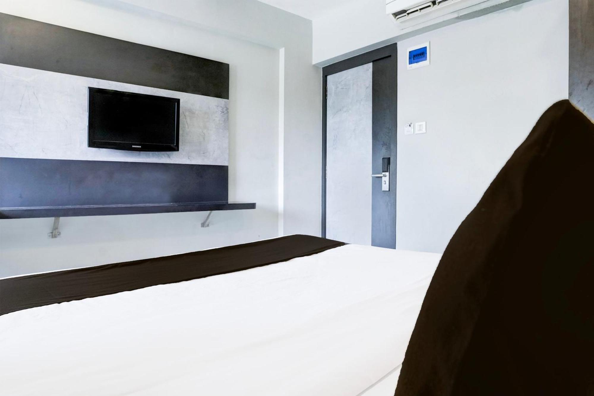 Super Townhouse Oak Vashi Turambhe Exterior foto