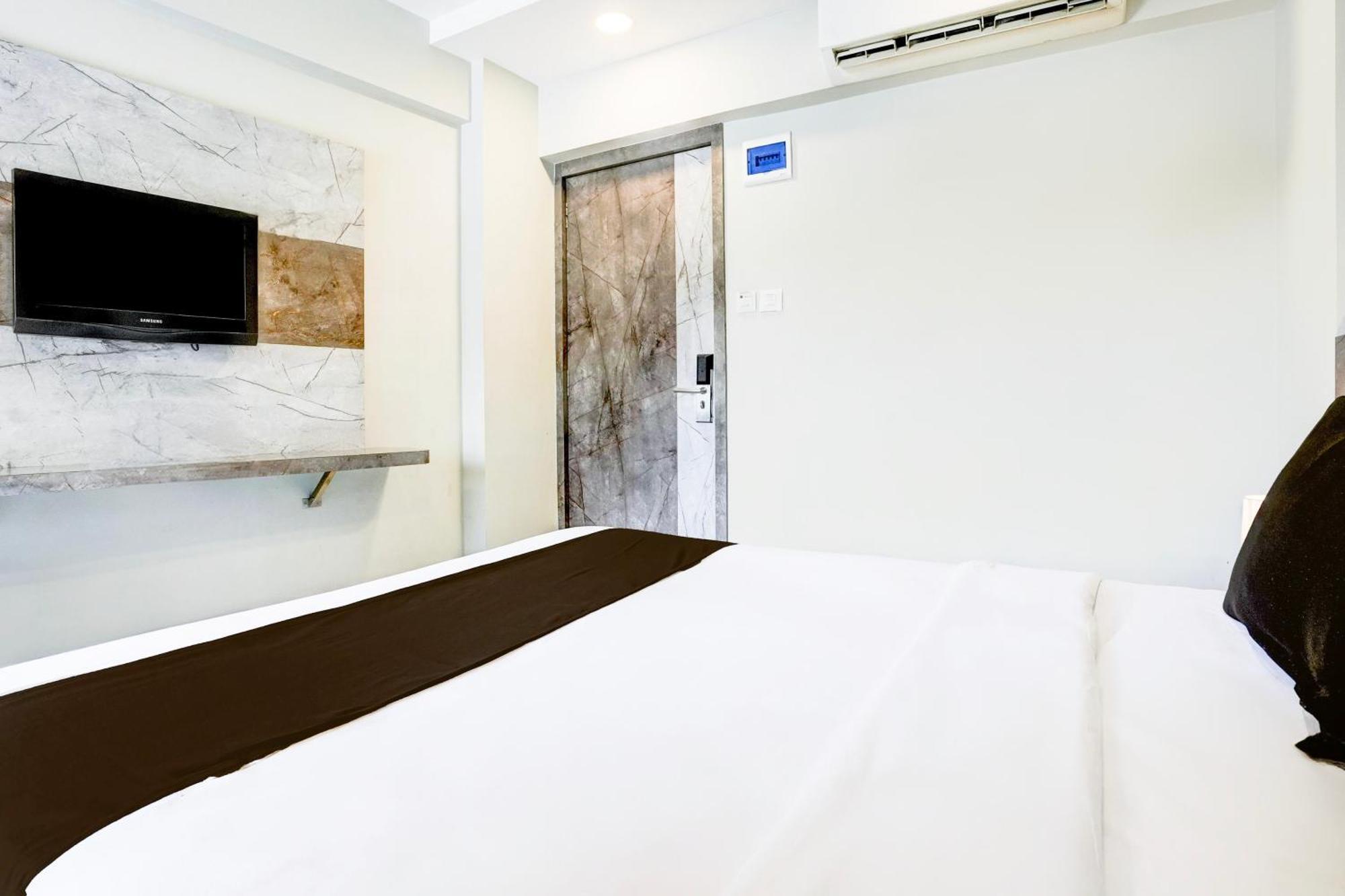 Super Townhouse Oak Vashi Turambhe Exterior foto
