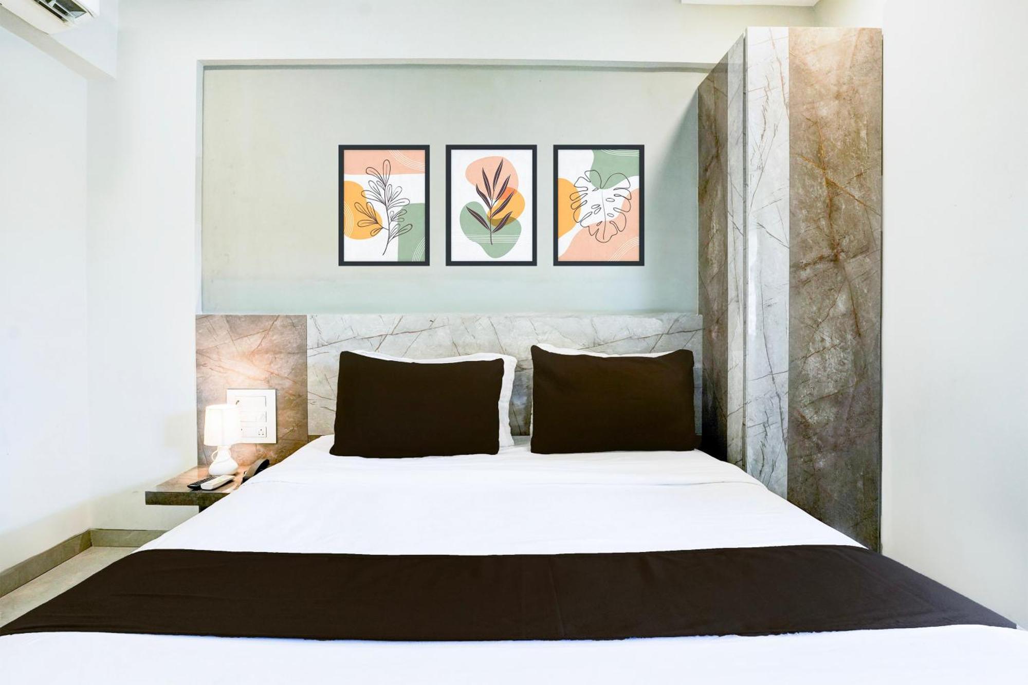 Super Townhouse Oak Vashi Turambhe Exterior foto