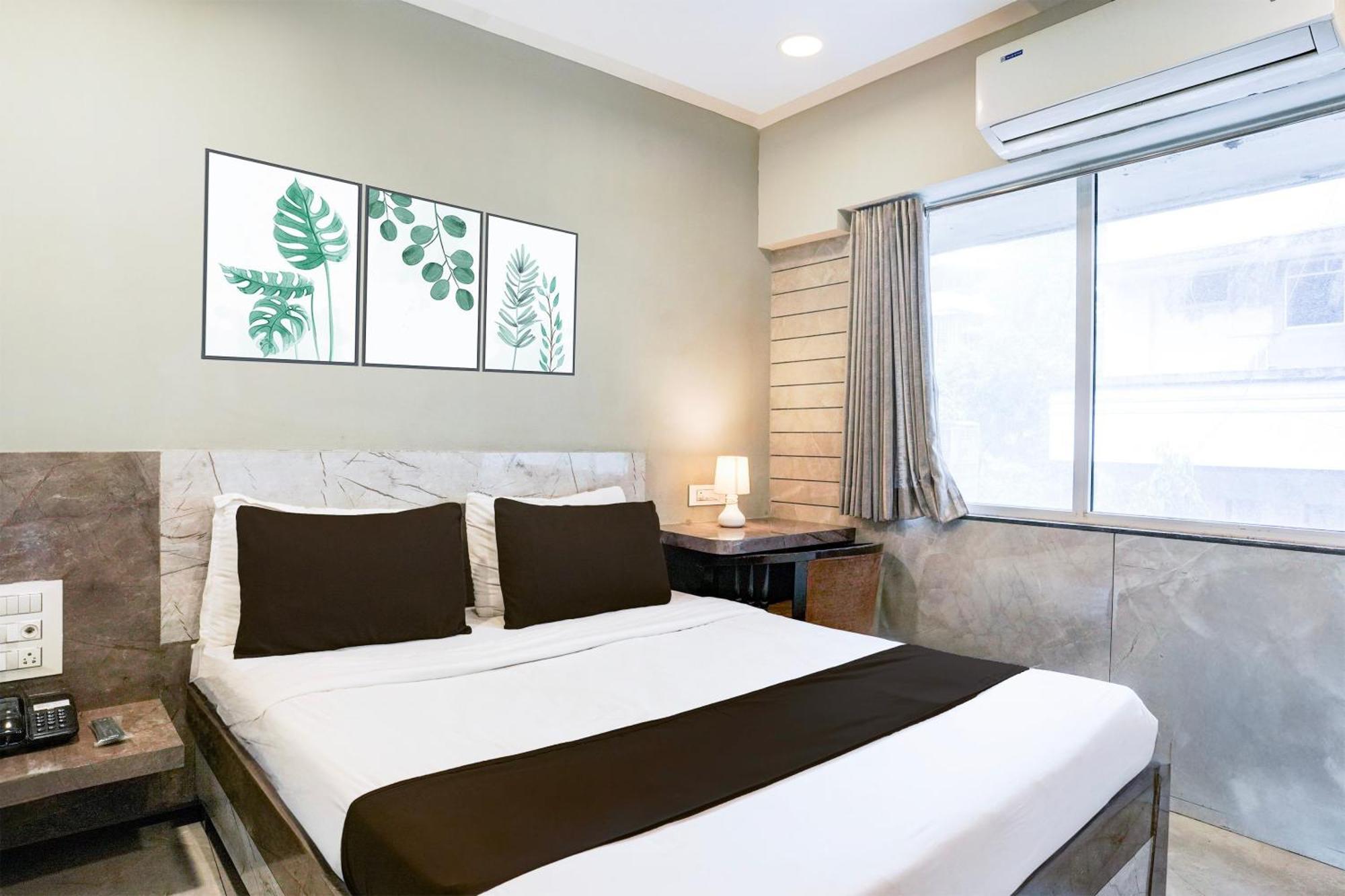 Super Townhouse Oak Vashi Turambhe Exterior foto